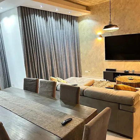 Luxury 3 Bedrooms 5 Min Away From *