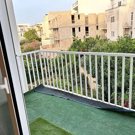 Luxury 3 Bedrooms 5 Min Away From Appartamento