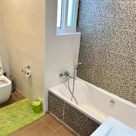 Luxury 3 Bedrooms 5 Min Away From Apartament