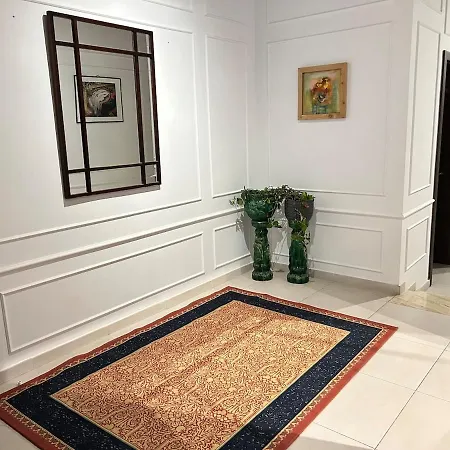 Luxury 3 Bedrooms 5 Min Away From *