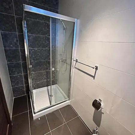 Luxury 3 Bedrooms 5 Min Away From